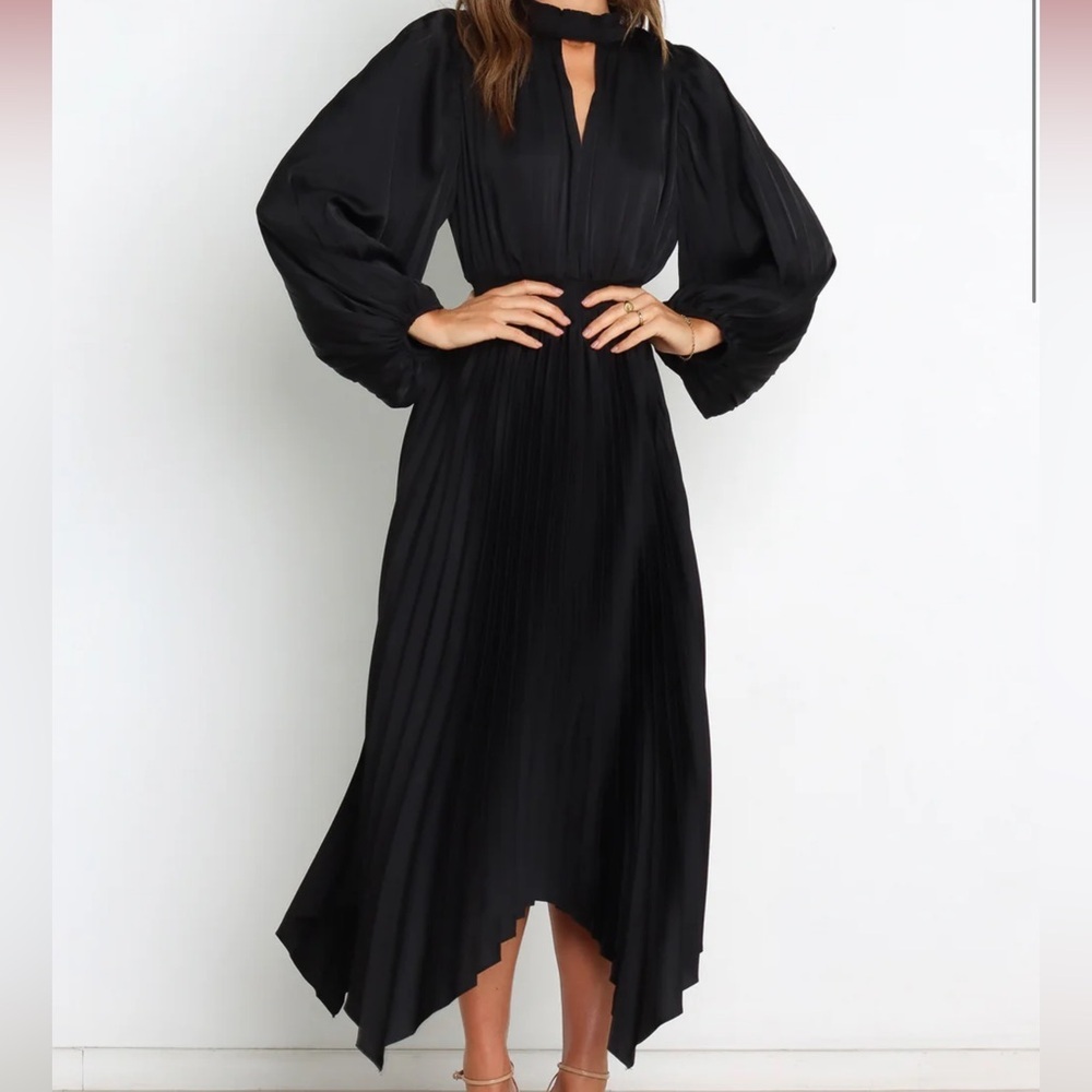 Petal & Pup Black Pleated Maxi Dress Size 6 High Neck Cutout Handkerchief Hem - Picture 3 of 3